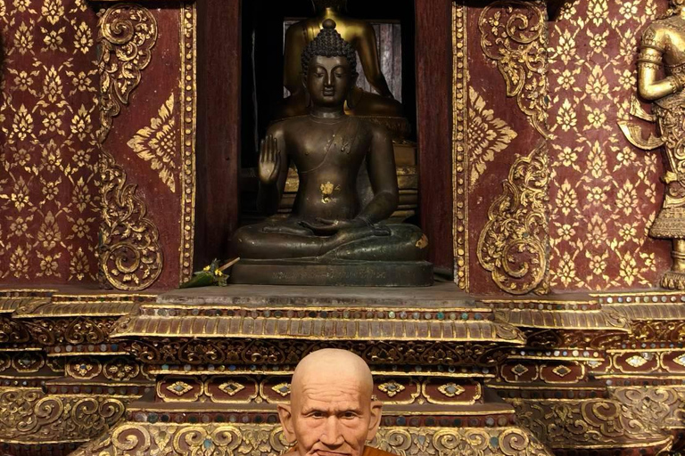 Chiang Mai: Old City Walking Tour with Temples & History Small Group Without Entry Fees