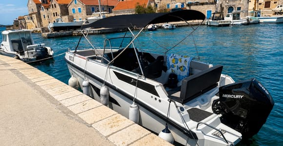 Vodice: Halbtages-Bootstour zu 4 Inseln – Privat (max. 11)