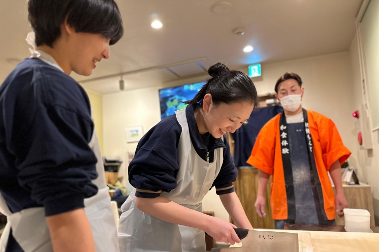 Expérience de fabrication de nouilles japonaises au sarrasin à Sapporo, JaponExpérience de fabrication de nouilles japonaises au sarrasin à Sapporo.