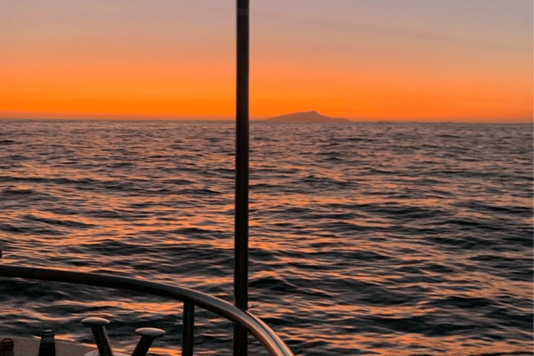 Sorrento: Rondvaart langs de kust bij zonsondergang met aperitiefSorrento: boottocht langs de kust bij zonsondergang met aperitief