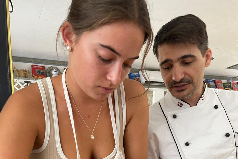 佛罗伦萨：意面制作课程，含晚餐、葡萄酒和... 唱歌！佛罗伦萨：意面制作课程，含晚餐、葡萄酒...还有歌唱！