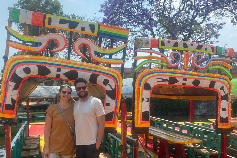 Xochimilco: Food and Trajinera Ride with Local Women