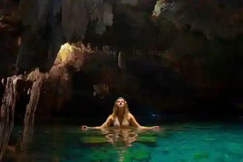 Explora y sumergete en un cenote y realiza snorkel en laguna Yal kú + Snaks