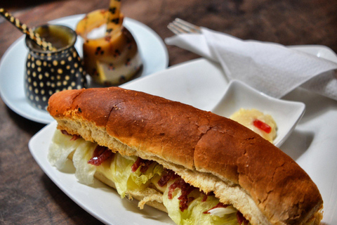 BAO-spel och swahili-kaffeprovning på ZanzibarBAO: Spel- och swahilikaffesmakning på Zanzibar.