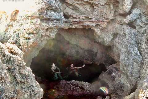 Cours de paddle surf, visite de la grotte, des calanques, plongée en apnéeExcursion au Sup, dans les grottes et avec masque et tuba