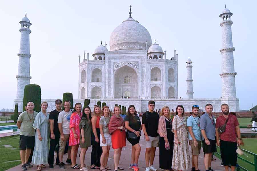 Von Delhi: Taj Mahal & Agra City Private Tour By Suv Car. Foto: GetYourGuide Von Delhi: Taj Mahal & Agra City Private Tour By Suv Car. Foto: GetYourGuide