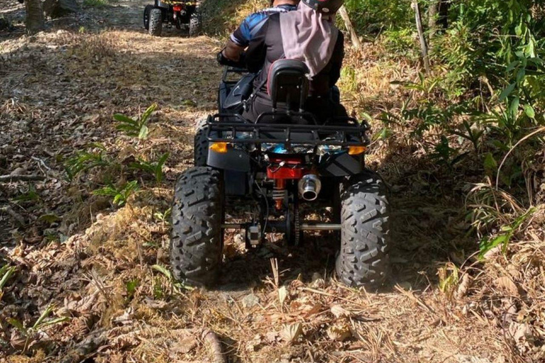 Langkawi:Paseo en quad por la ladera de Matchinchang