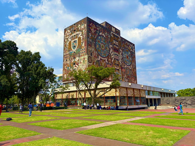 Mexico City: UNAM Campus walking Tour with Guide