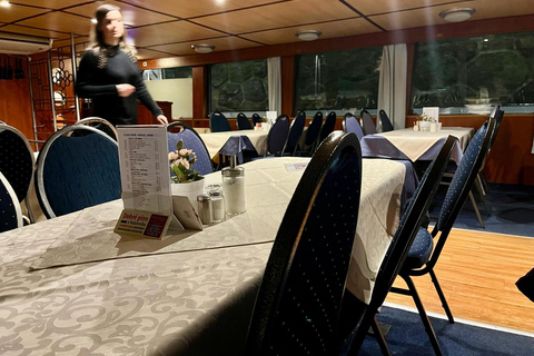 Prague : Croisière touristique en bateau avec dîner buffet