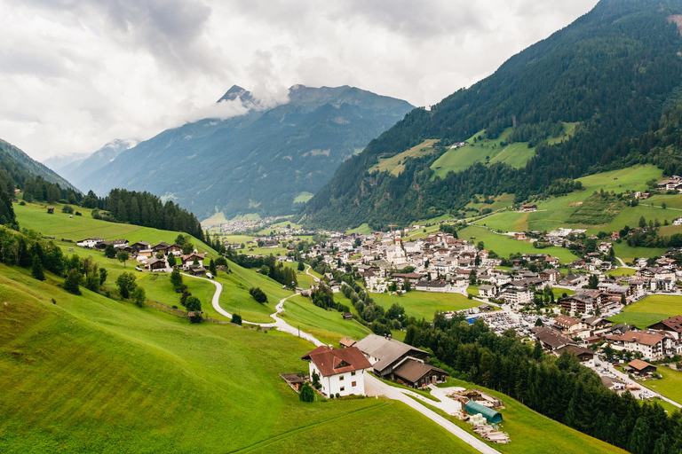 Neustift im Stubaital: Tandem Paragliding Flight