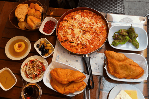 Istanbul: Private Food Tour with Breakfast and Lunch