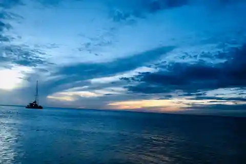 Explore beautiful trincomalee with a tour guide