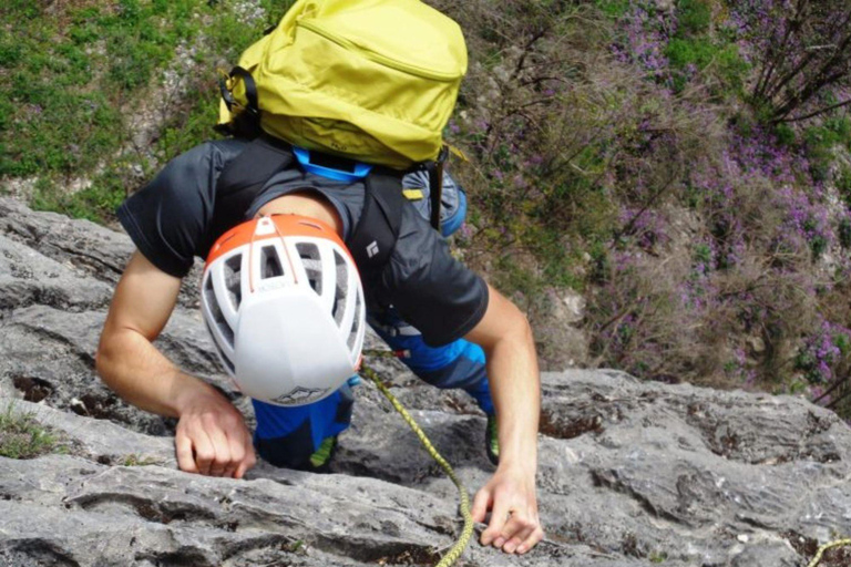 Skopje: Kletterabenteuer im Matka-Canyon mit GuideSkopje: Matka Canyon Climbing Adventure with Guide