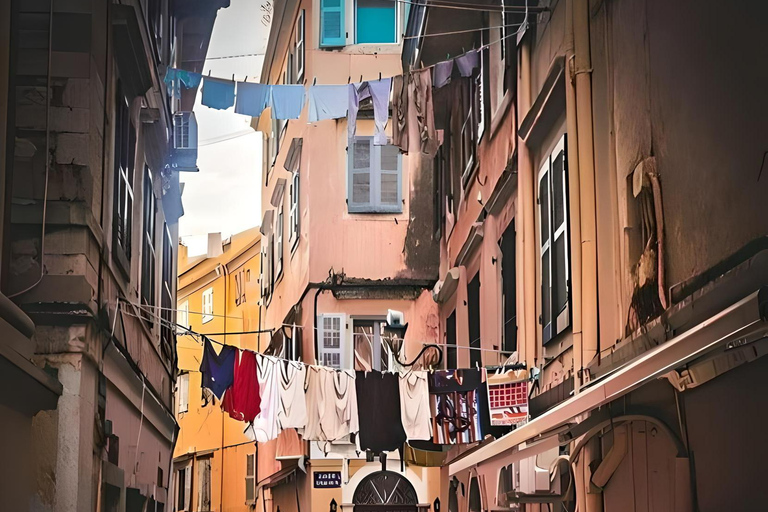 Vamos nos perder nas ruelas do centro histórico de Corfu