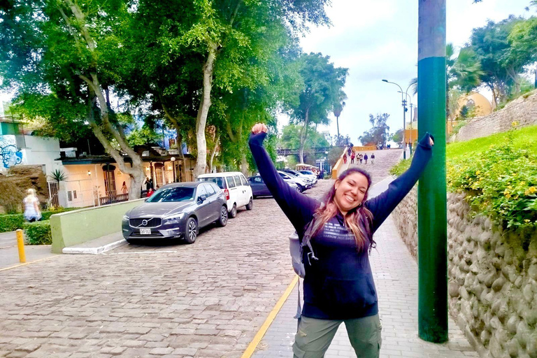 Lima: Miraflores and Barranco Walking Tour with Beer