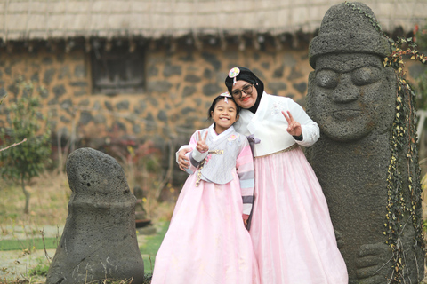 Jeju: Day Tour, Small Volcano & Landmark & UNESCO Heritage Private Day Tour 5hr (Just Car Charter/Not including ticket)