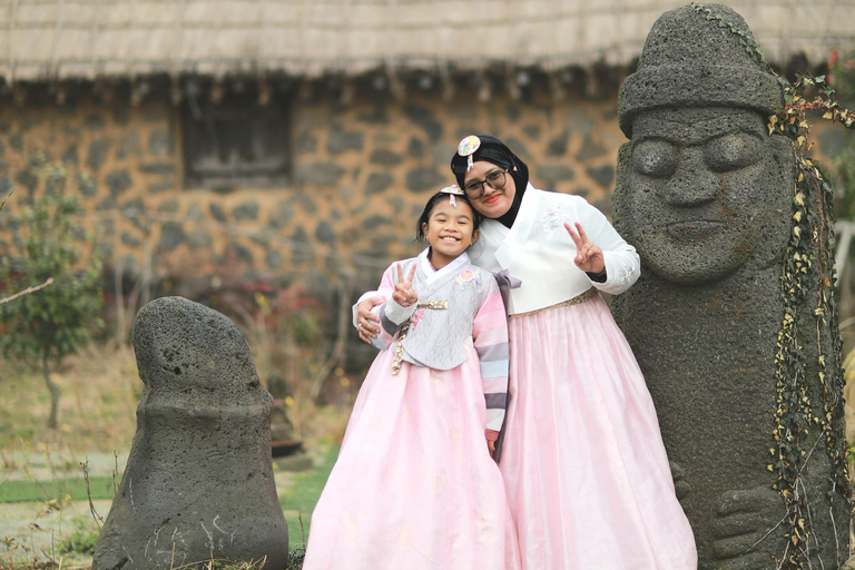 Jeju: Day Tour, Small Volcano & Landmark & UNESCO Heritage Private Day Tour 5hr (Just Car Charter/Not including ticket)