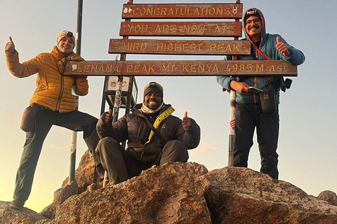 Excursión de un día al Parque Nacional del Monte KeniaMT Kenia senderismo