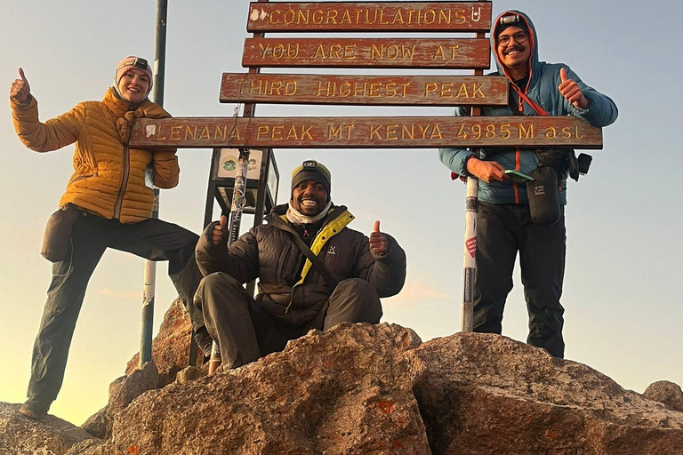 Viagem de 1 dia para uma caminhada no Parque Nacional do Monte QuéniaMT Quénia caminhadas