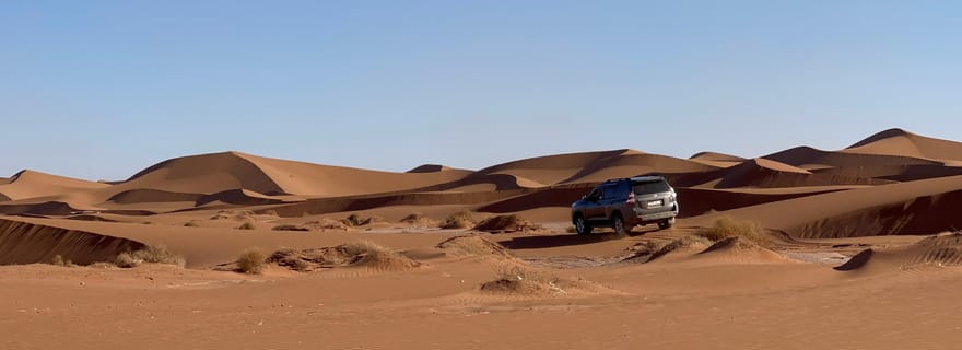 Au départ de Zagora : Excursion d'une journée dans le désert à Erg chigaga & visite d'un 4x4