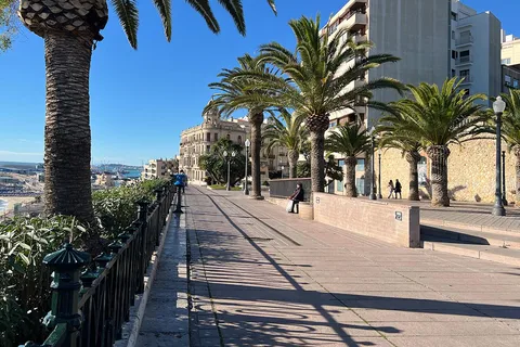 Barcelona: Tarragona y Sitges: Excursión guiada de un día con traslados