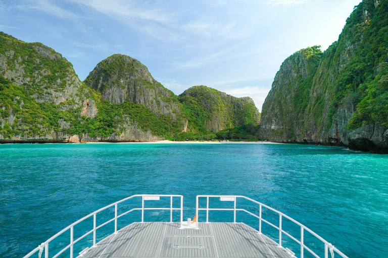 Phuket: Phi Phi Islands Day Trip with Meals & Transfer