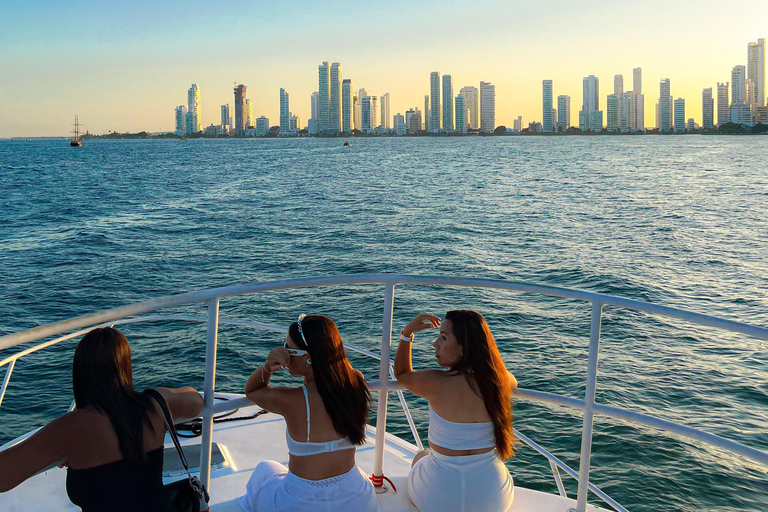 Carthagène : visite de la baie avec open bar, coucher de soleil et discothèqueCarthagène : excursion dans la baie avec open bar, coucher de soleil et soirée disco