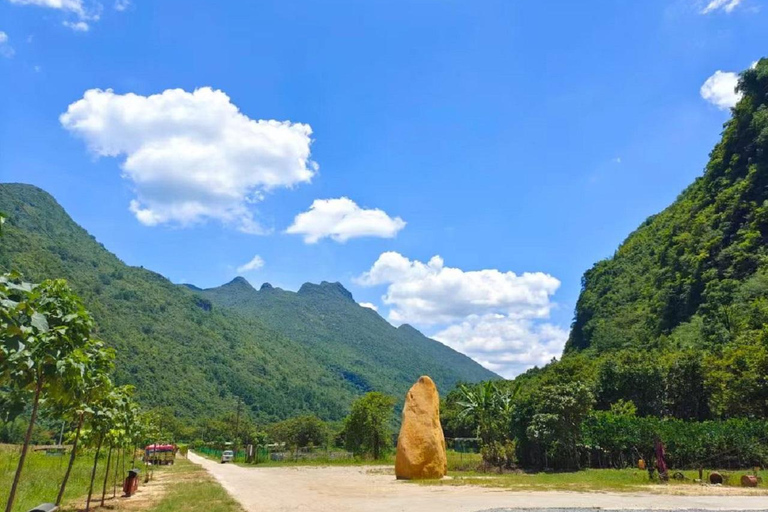 Zhangjiajie: Private Tour of Glass Bridge and Tujia Culture Glass Bridge and Tujia Brocade Private Guided Tour
