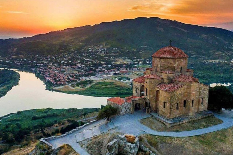 De Tbilisi: Viagem de 1 dia a Uplistsikhe, Gori e Mtskheta