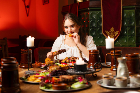 Budapest: Royal Feast Dinner with Drinks & Live Shows