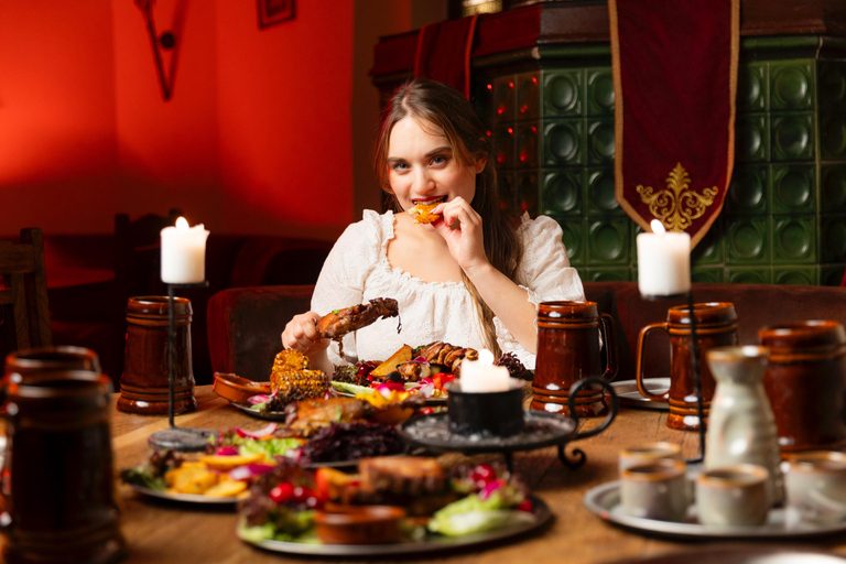 Budapest: Royal Feast Dinner with Drinks & Live Shows