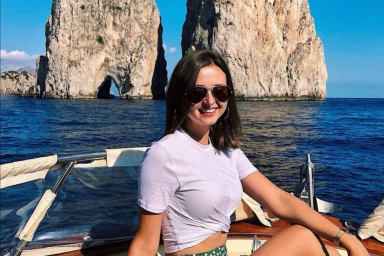 Wycieczka łodzią Capri z SorrentoSorrento: Biała Grota, Zielona Grota i Rejs statkiem Capri