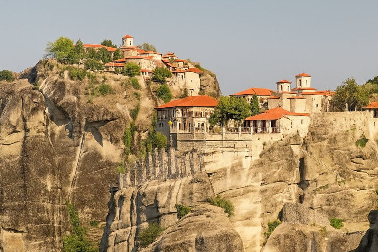 From Thessaloniki: Meteora Day Trip with Kalambaka Visit