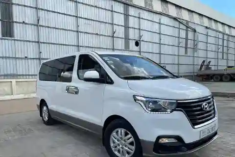 From Sihanouk: Private Taxi Transfer to Phnom Penh City