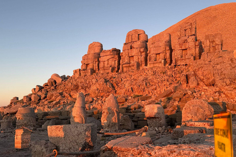 Da Istanbul: Göbekli Tepe e Monte Nemrut Tour di 2 giorniDa Istanbul: tour giornaliero di Göbekli Tepe e Şanlıurfa