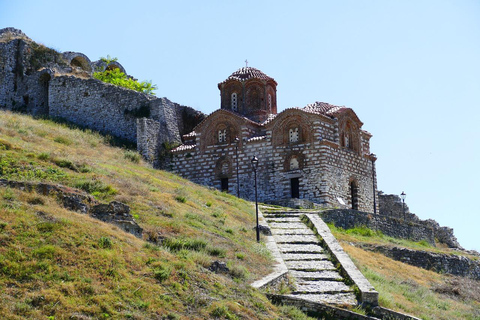 Desde Tirana y Durres: excursión de un día a Berat y al lago Belshi