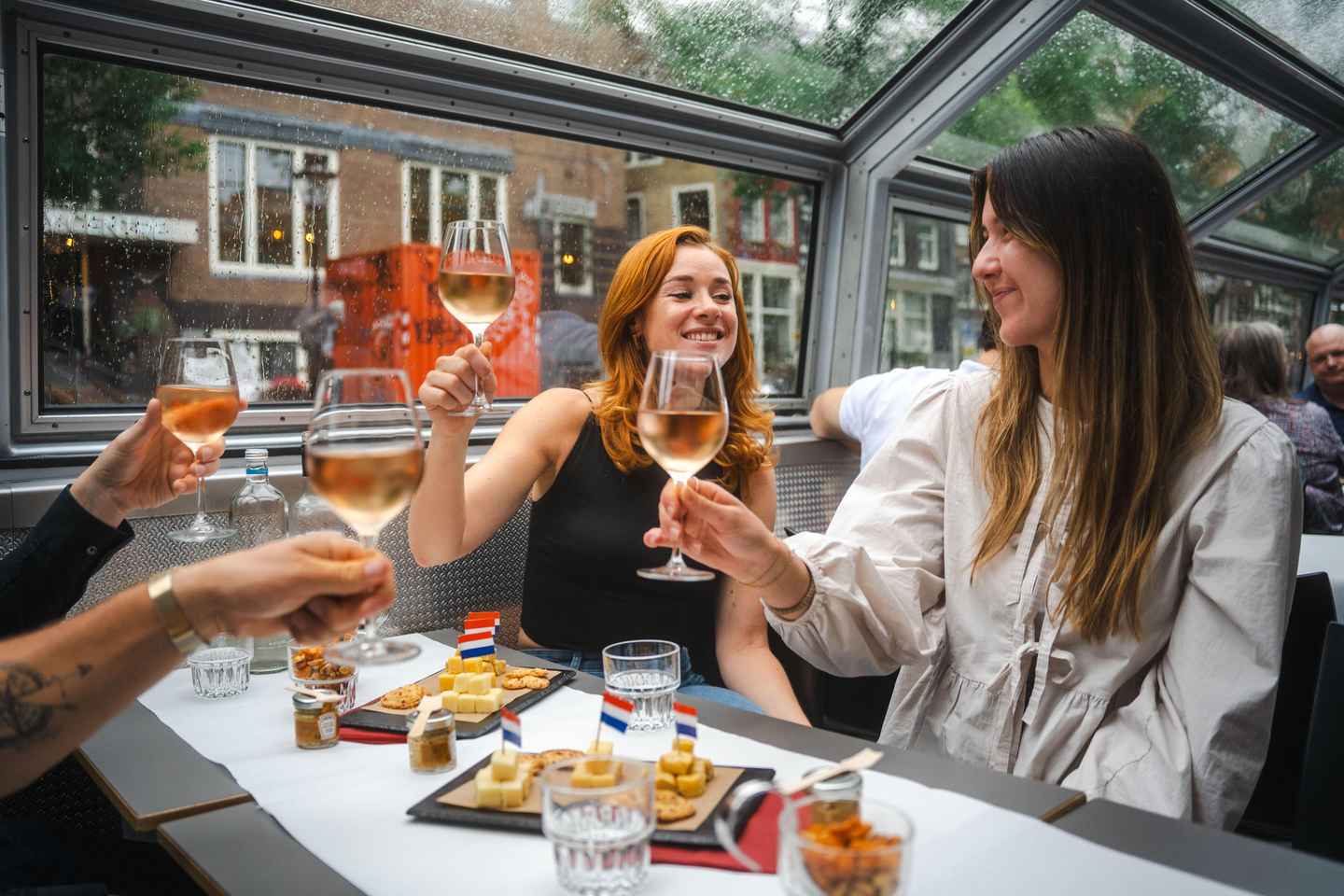 Amsterdam: Cheese & Wine Cruise Tasting Experience