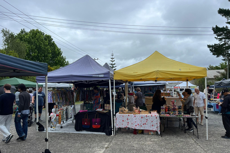 Vanuit Auckland: MATAKANA DORPSMARKT &amp; WIJN/BEELDHOUWKUNST TOUR