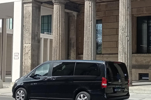 Berlin : Transfert privé en minibus avec chauffeur et guideTransfert privé de 3 heures en minibus avec chauffeur et guide
