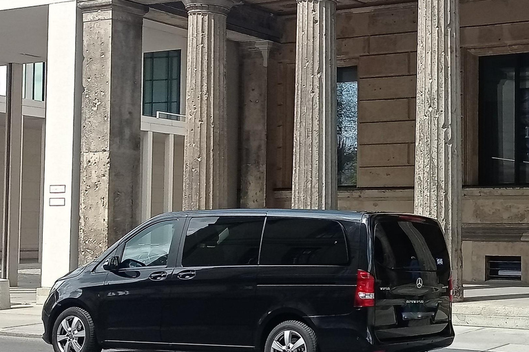 Berlin : Transfert privé en minibus avec chauffeur et guideTransfert privé de 3 heures en minibus avec chauffeur et guide