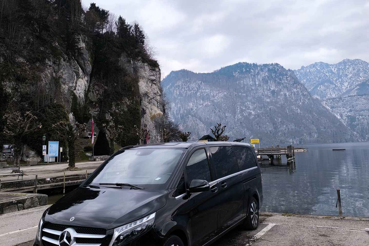 Luxury Van Tour: Salzburg, Hallstatt & More for Your Group