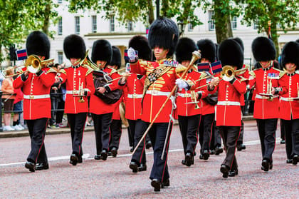 London: Buckingham Palace Entry & Changing of the Guard Tour | GetYourGuide