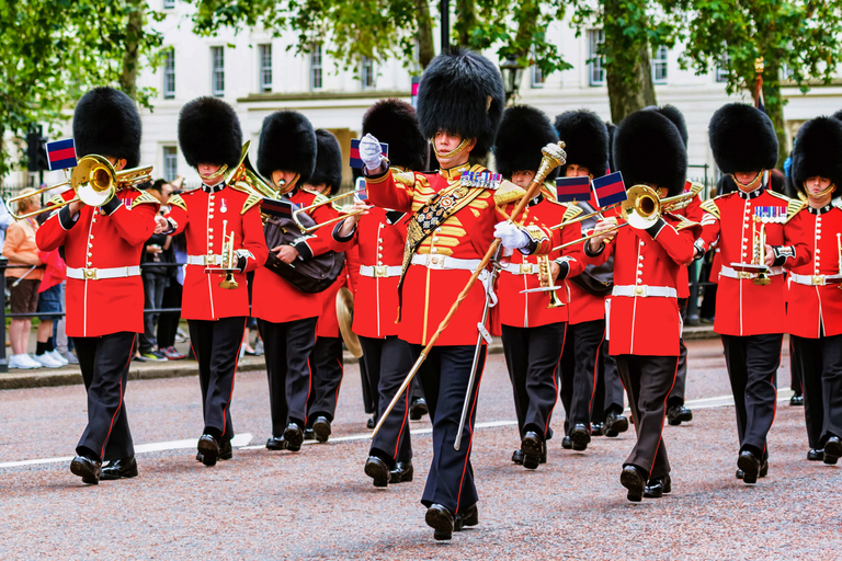 London: Inträde till Buckingham Palace och vaktavlösningUtbyte av hästgardet och rundtur i Buckingham Palace