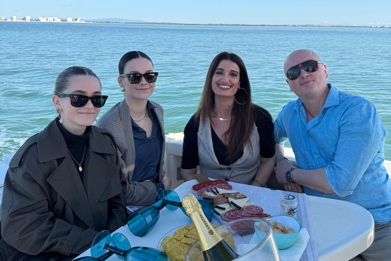 Passeio de barco com aperitivo desde El Puerto de Santa MariaPasseio de barco com aperitivo a partir de Puerto de Santa Maria