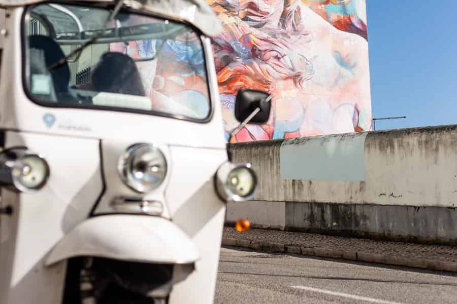 Lissabon: Straßenkunst TukTuk Tour. Foto: GetYourGuide
