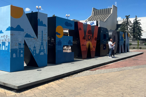 رحلة نهارية إلى كوسوفو: استكشف بريشتينا وبريزرن من تيرانا