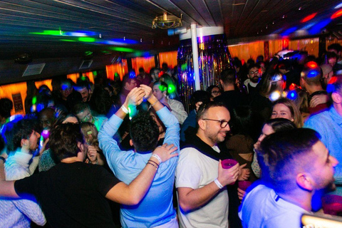 Budapest: New Year Boat Party Cruises with Unlimited DrinksSip &amp; Sail New Year&#039;s Day Premium Package