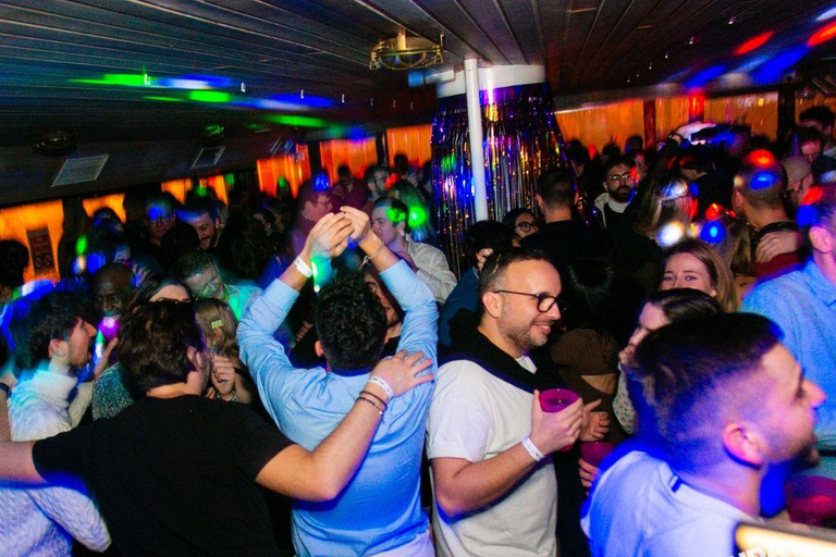 Budapest: New Year Boat Party Cruises with Unlimited DrinksSip &amp; Sail New Year&#039;s Day Premium Package