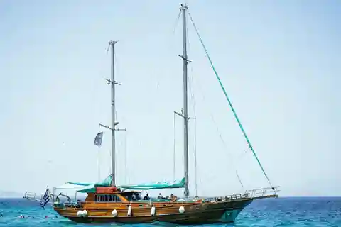 Desde Atenas: Crucero de un día con baño por Agistri, Moni y Egina