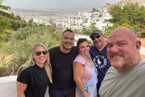Athens: Walking Tour with Dinner, Dessert, and Live Music